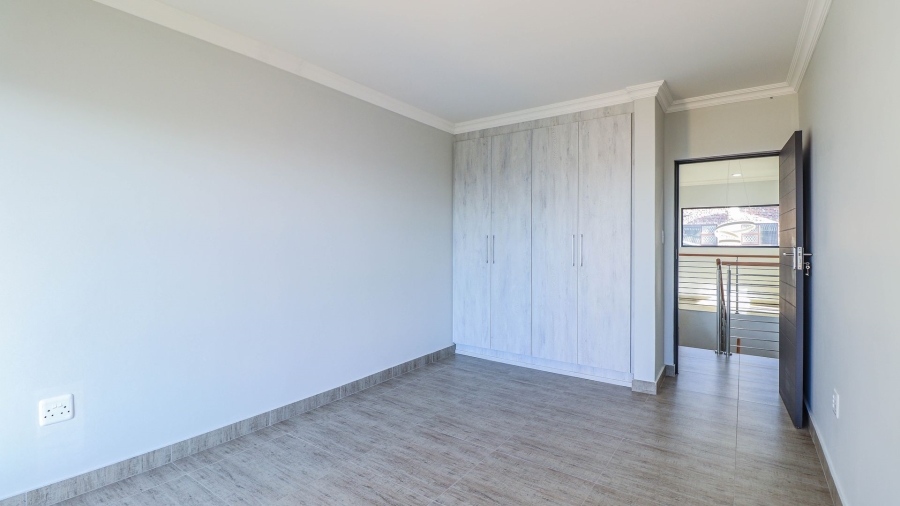 4 Bedroom Property for Sale in Wavecrest Eastern Cape